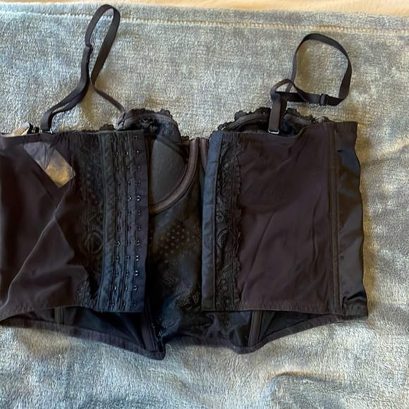 Lace corset top - Picture 2 of 3